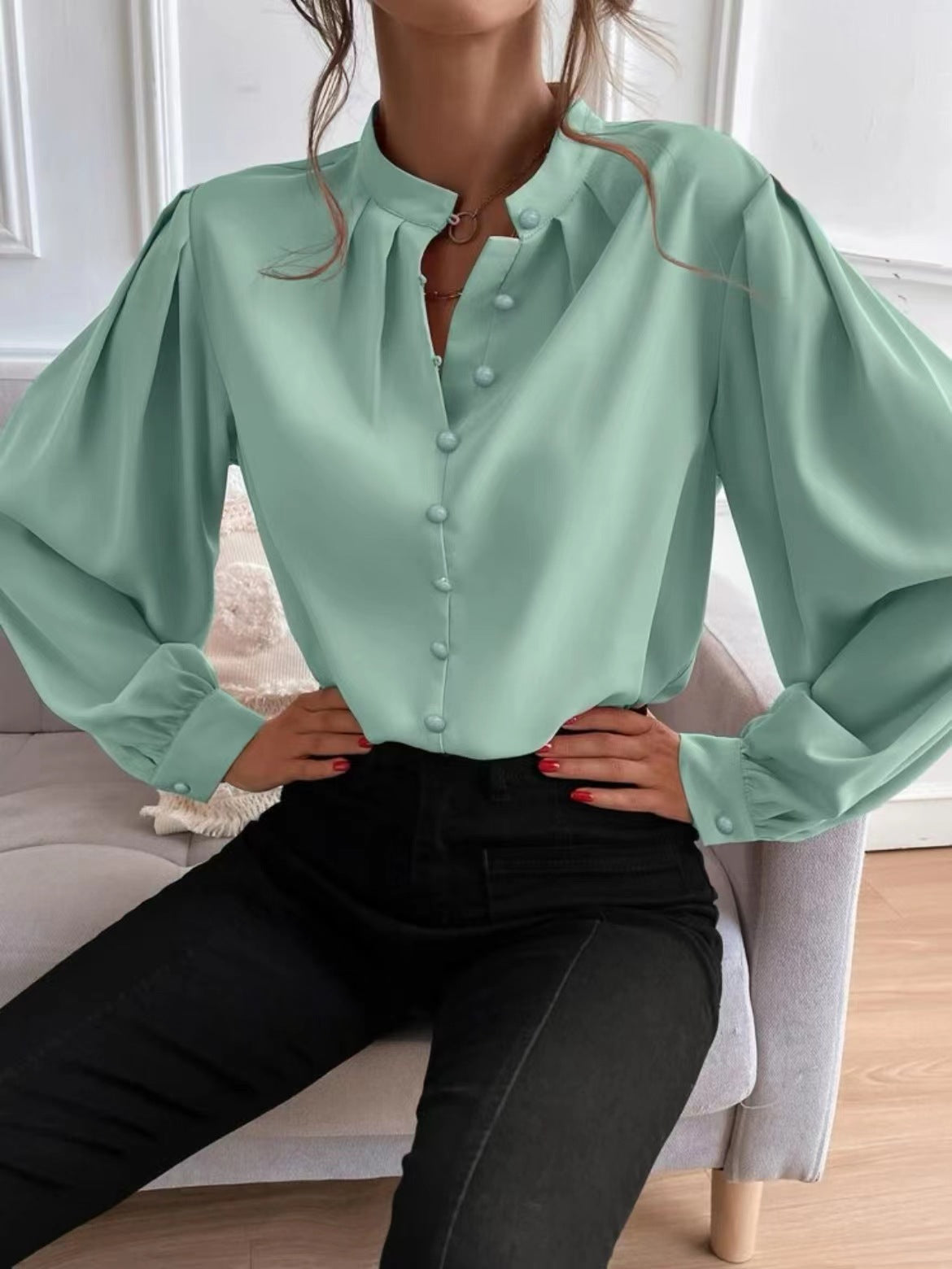 👚 Elegancki top z luźną bluzką z klapami